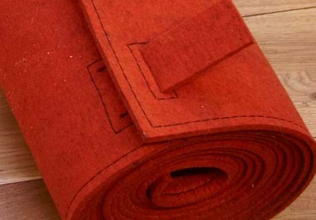 Filt sæde udrullet på trappe